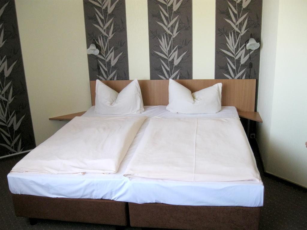 קלינק Mucha Ohg Hotel Sembziner Hof חדר תמונה