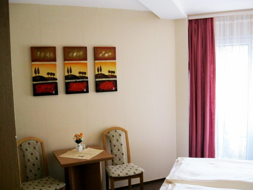 קלינק Mucha Ohg Hotel Sembziner Hof חדר תמונה