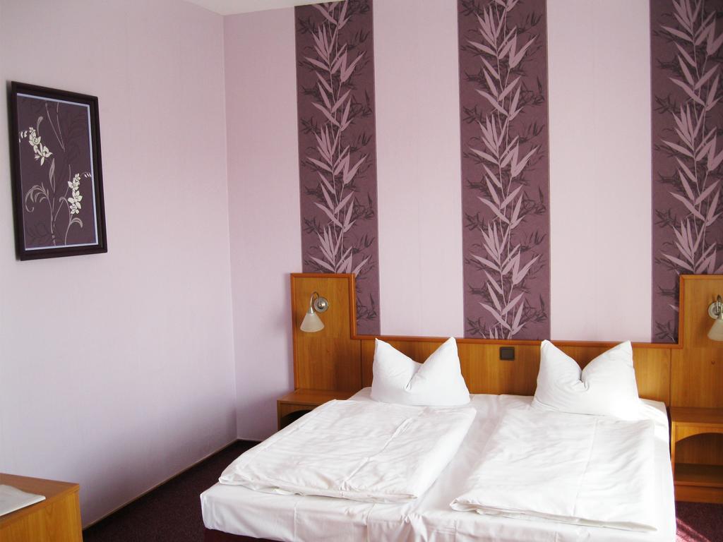 קלינק Mucha Ohg Hotel Sembziner Hof חדר תמונה