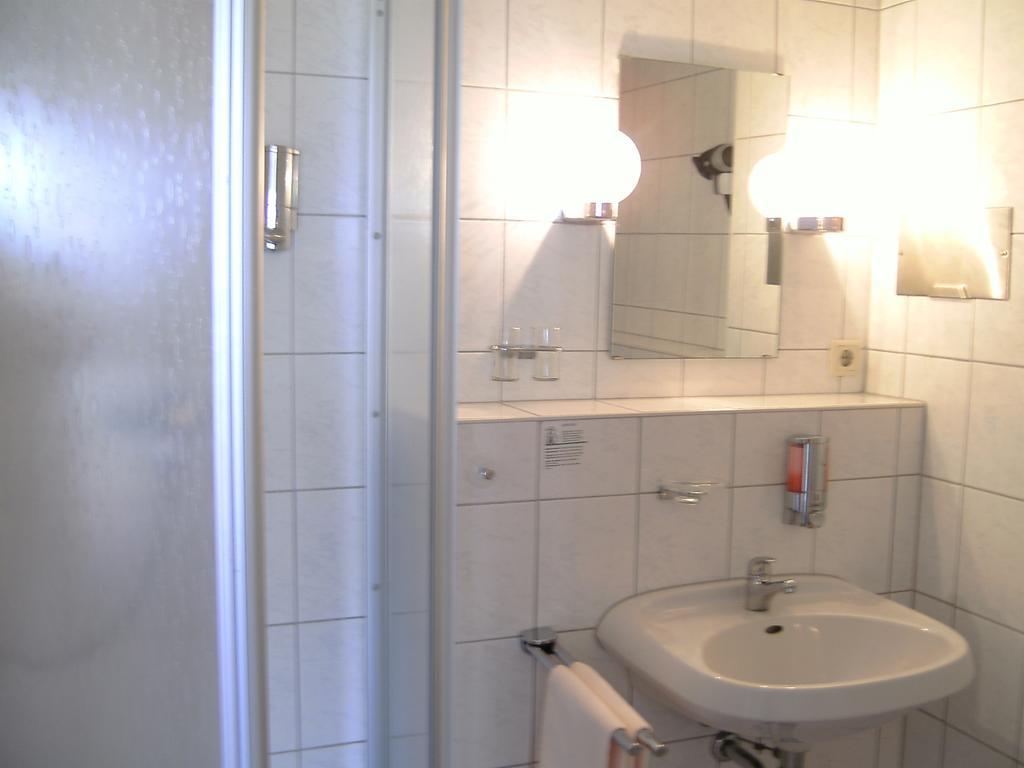קלינק Mucha Ohg Hotel Sembziner Hof מראה חיצוני תמונה